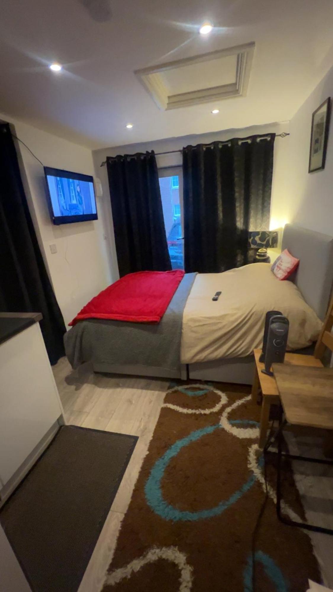 Cozy Small Studio Peterborough Exteriör bild